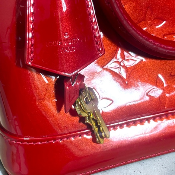 Red Vernis Louis Vuitton Alma BB - Picture 15 of 16